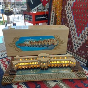 ماکت دست ساز چوبی خاتم کاری شده طرح پل خواجو اصفهان کد 1311