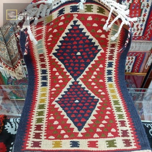   گلیم دست بافت هرسین طرح پنجه گربه 2